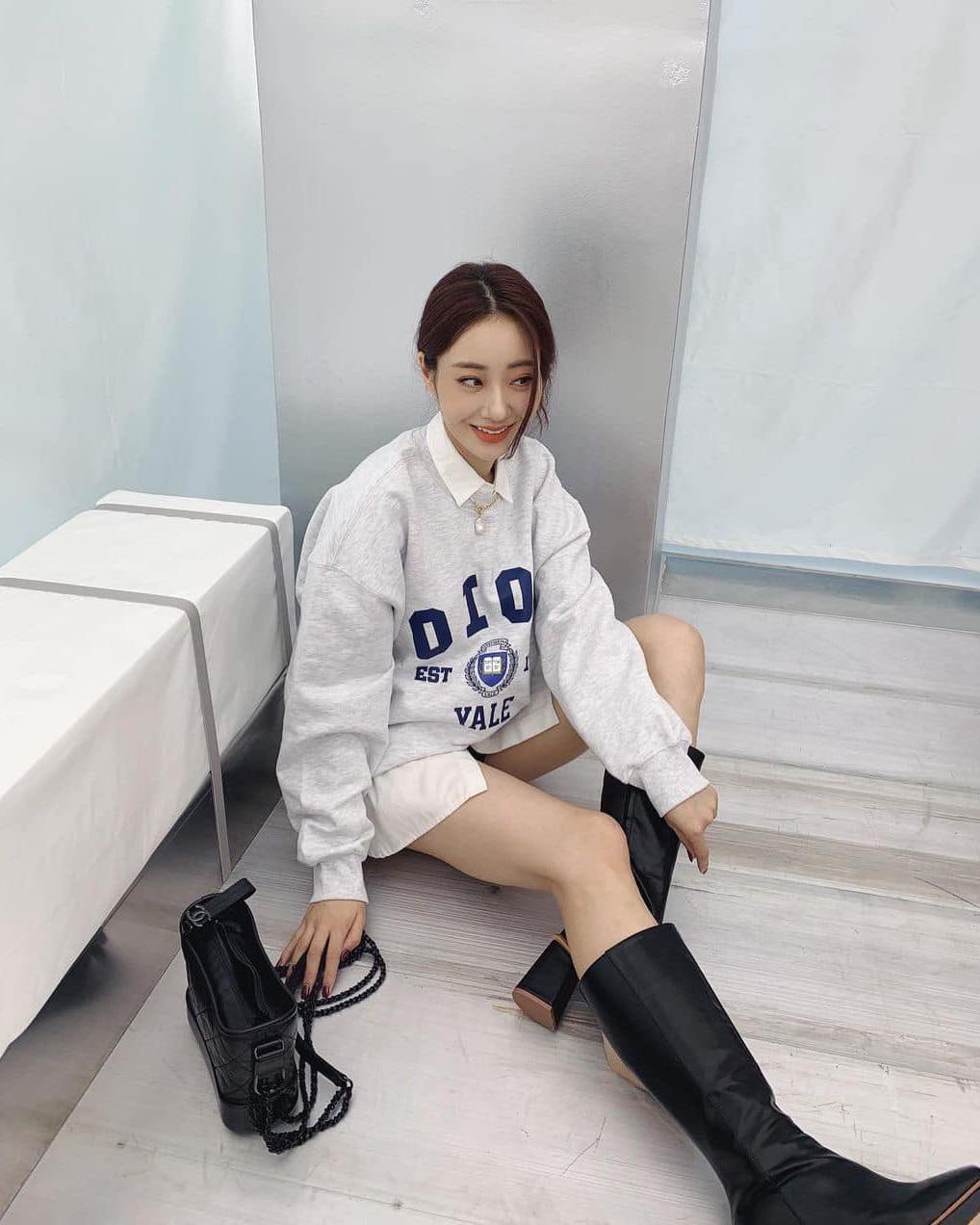 캐주얼 조합🩶 맨투맨+셔츠👔 이미지"