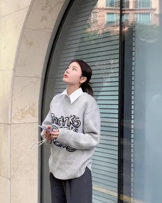 저장해야 할 색감 조합 코디✔️🩶
포근한 니트에 핏 이쁜 슬랙스🫶🏻겨울코디에 감성 @추가해🪄 이미지
