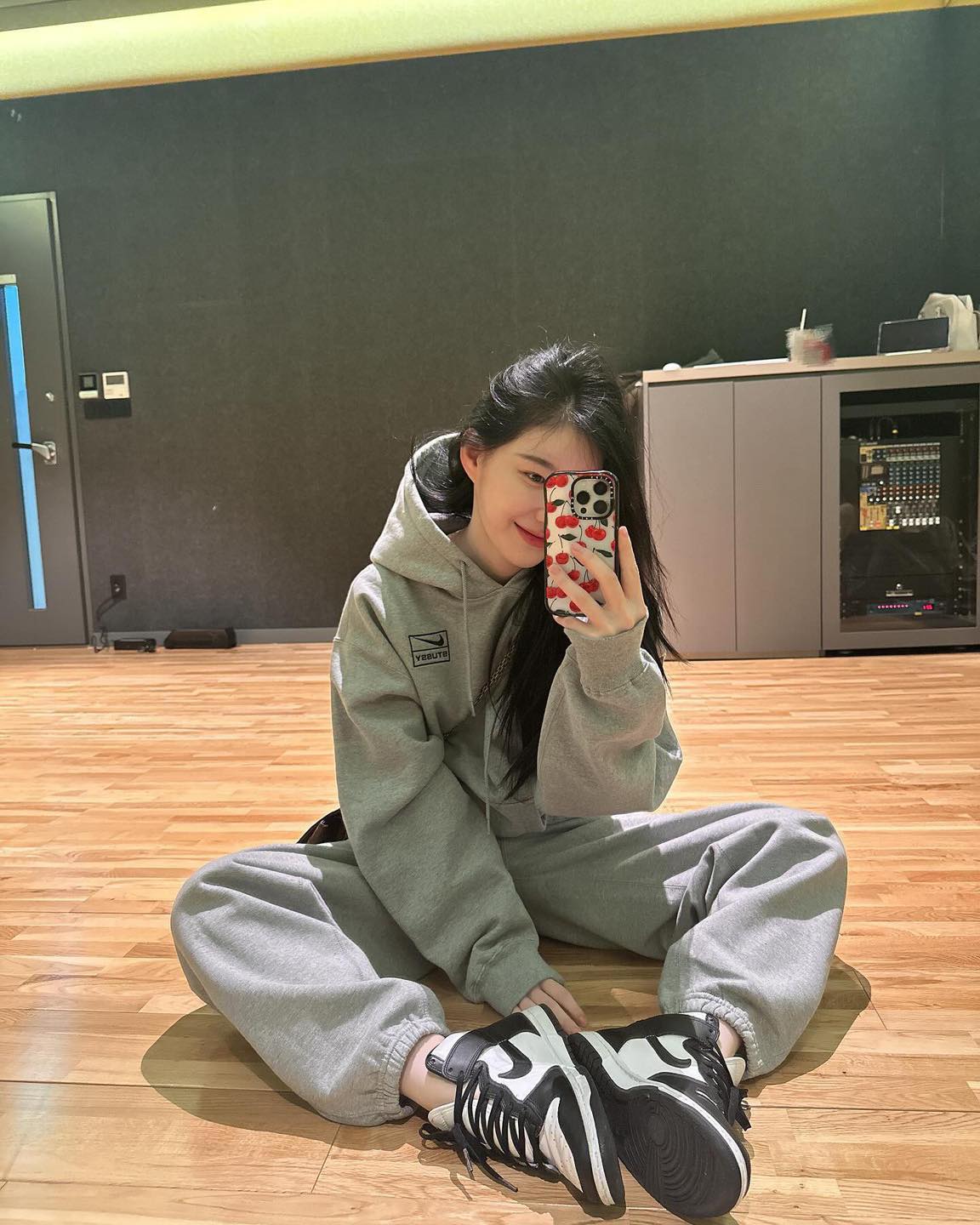 겨울에 브랜드 회색 후드는 기본🩶 이미지1
