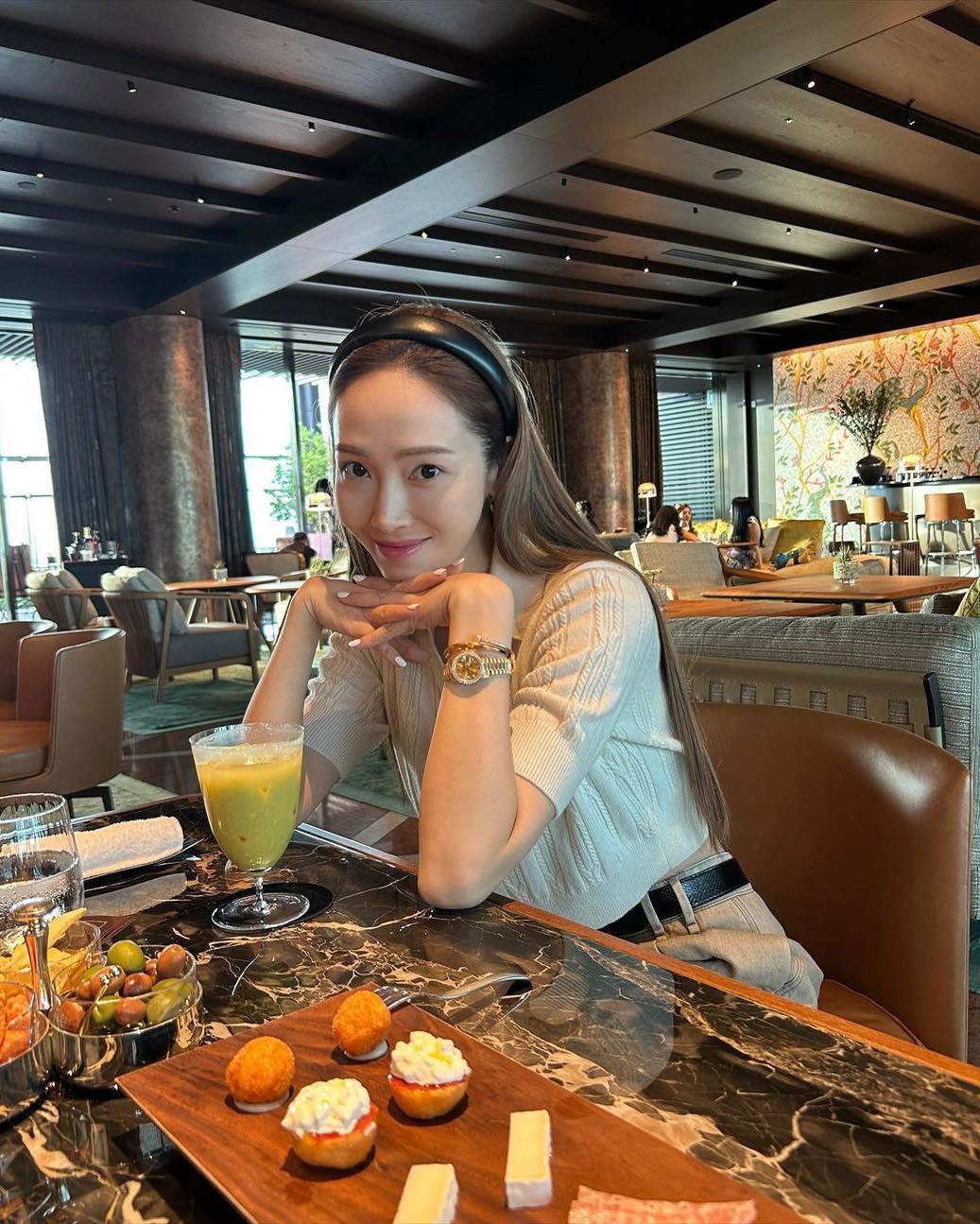 제시카의 데일리 워치템은 이거⌚️
롤렉스 데이저스트💛 손목에 빛나는 포인트@이뻐💫 이미지