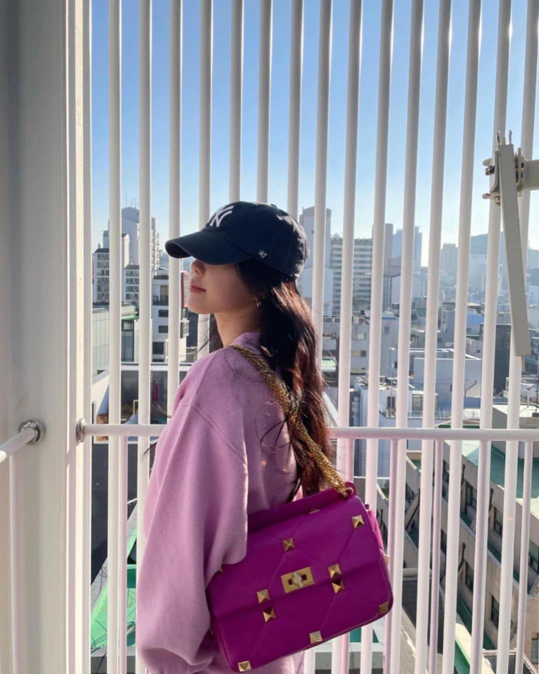 니트에 볼캡 포근한 조합🧶🧢 이미지5