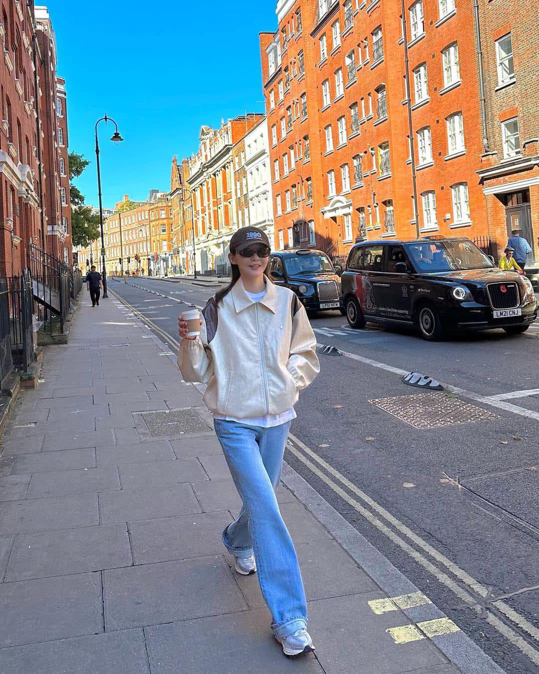 흰 티 빼꼼👀레이어드하세요🤍 이미지