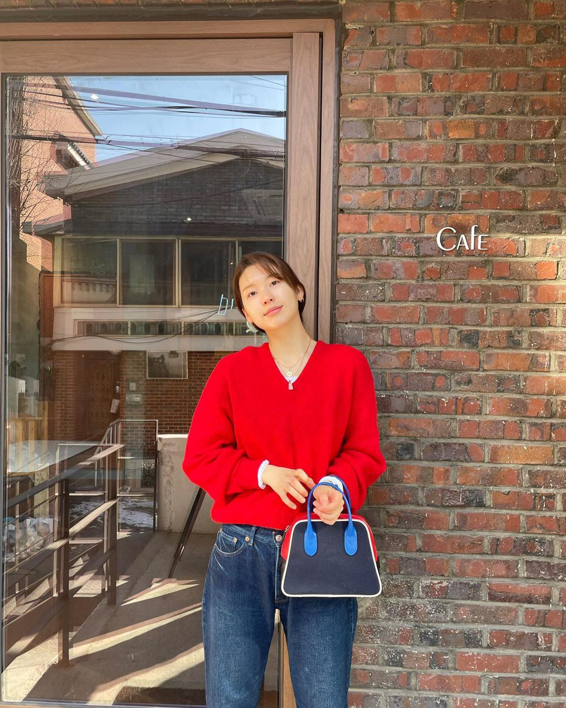 올겨울 주목해야할 컬러@레드❤️
비비드한 레드 컬러 니트로 겨울코디 포인트🍎이렇게 입자😘 이미지6