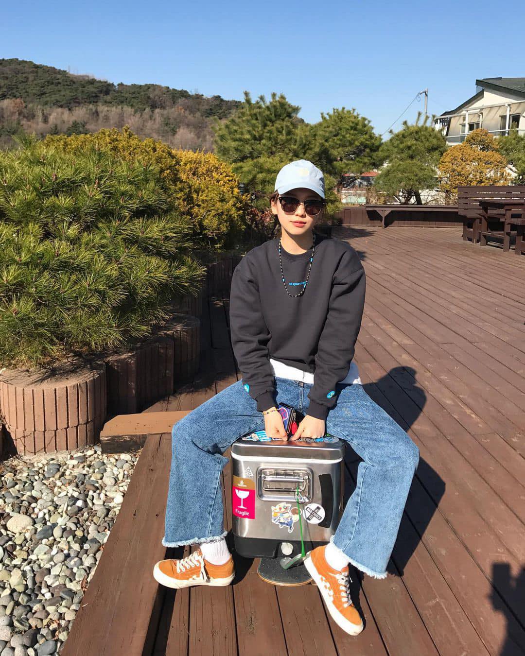 흰 티 빼꼼👀레이어드하세요🤍 이미지