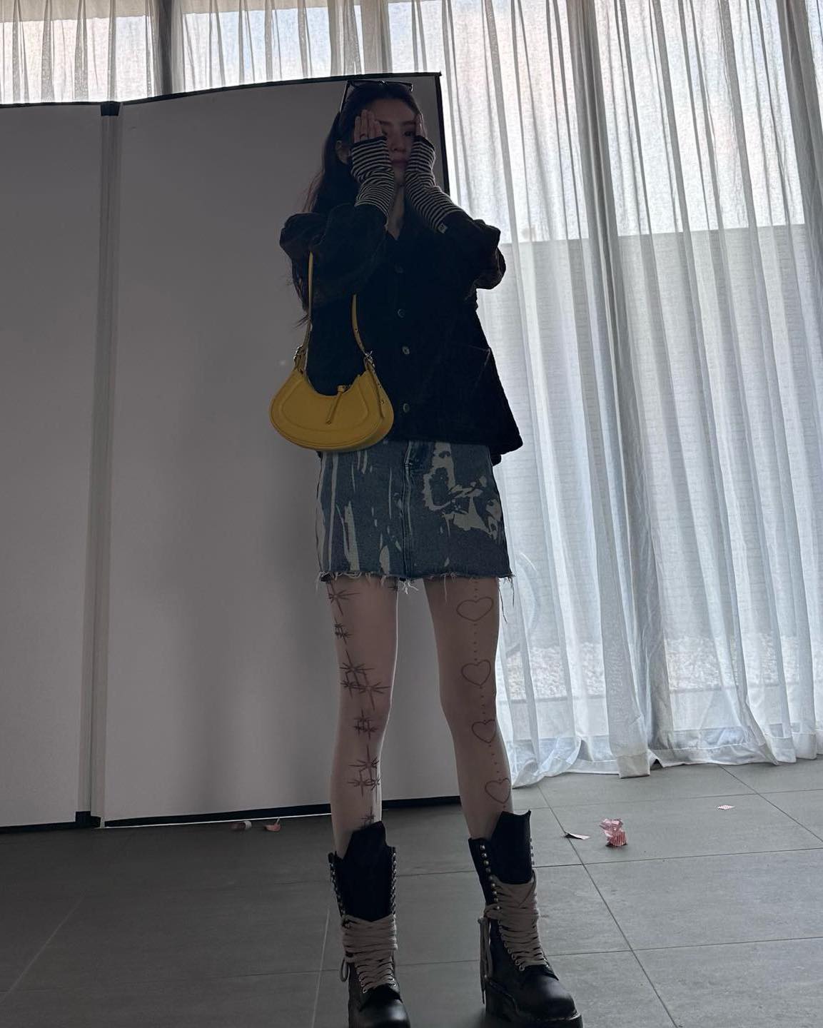 옷은 무거워져도 백은 가볍게👛 이미지