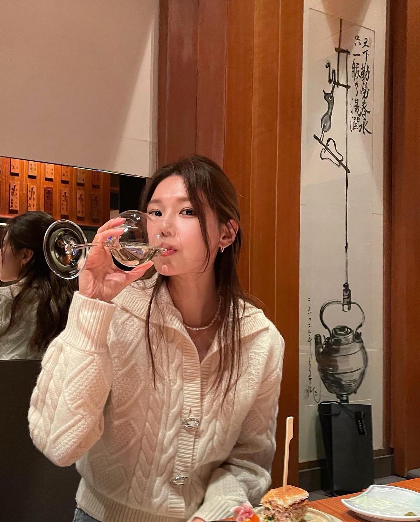 수영의 포근한 겨울 가디건룩🤍🤎 이미지