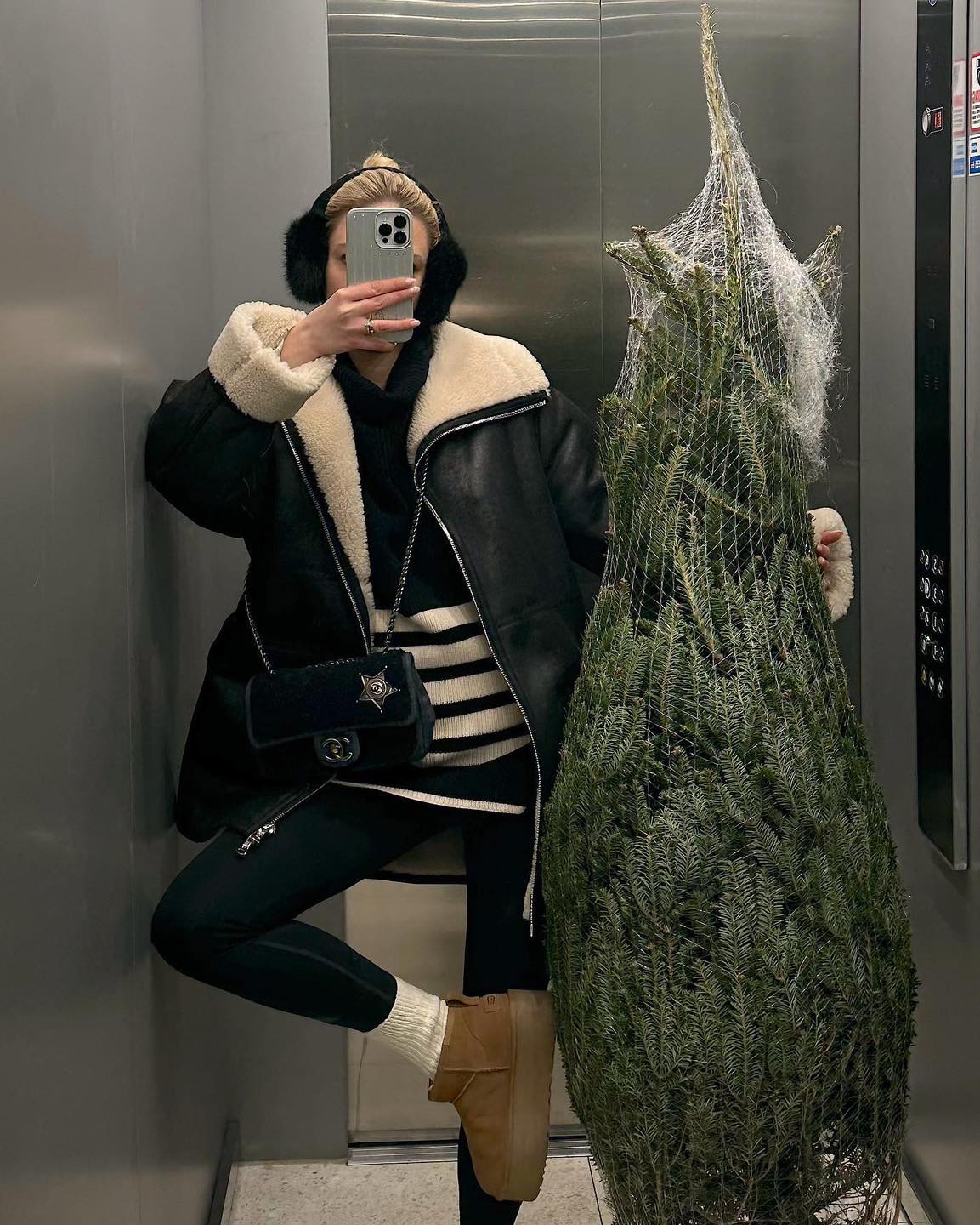 시크한 블랙 무스탕🖤10가지룩 이미지