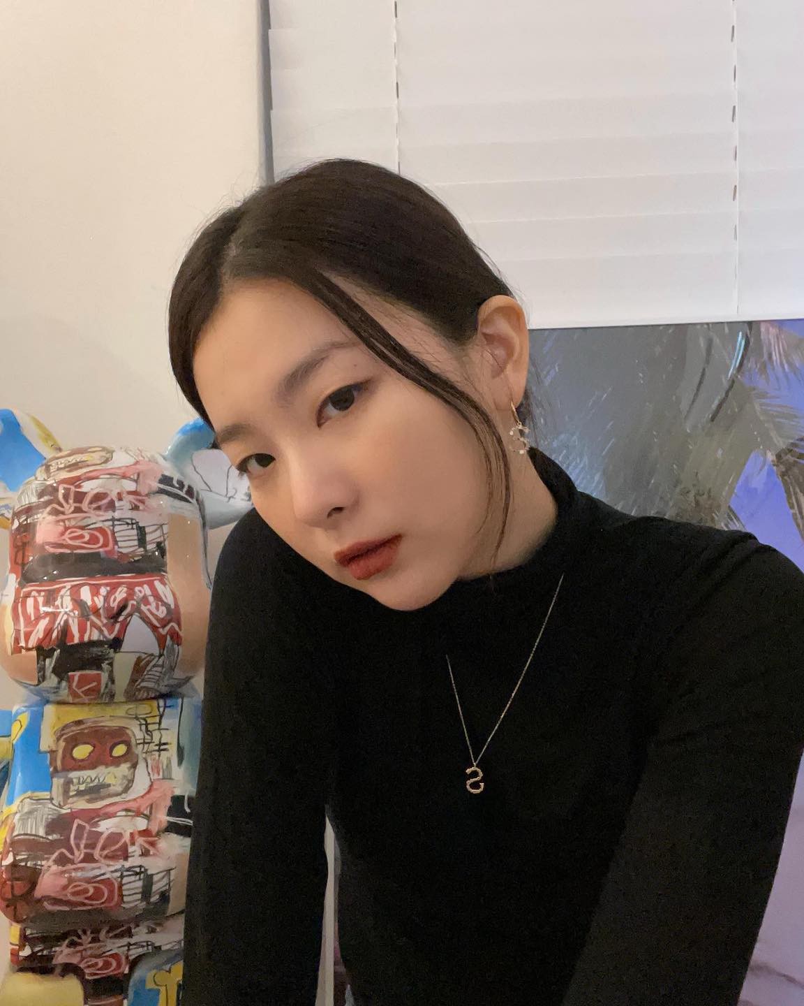 목폴라에는 목걸이 포인트📿🖤 이미지