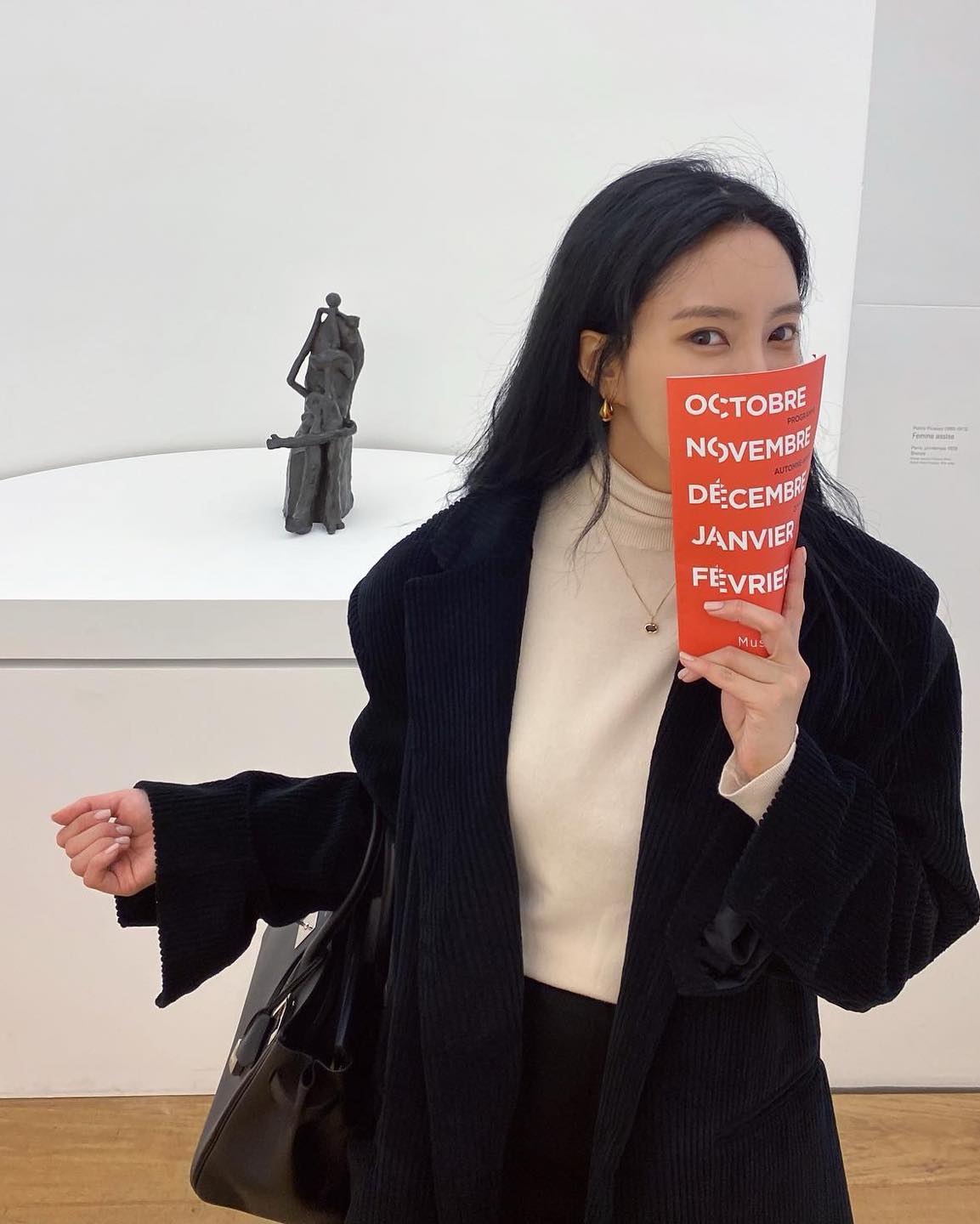 목폴라에는 목걸이 포인트📿🖤 이미지