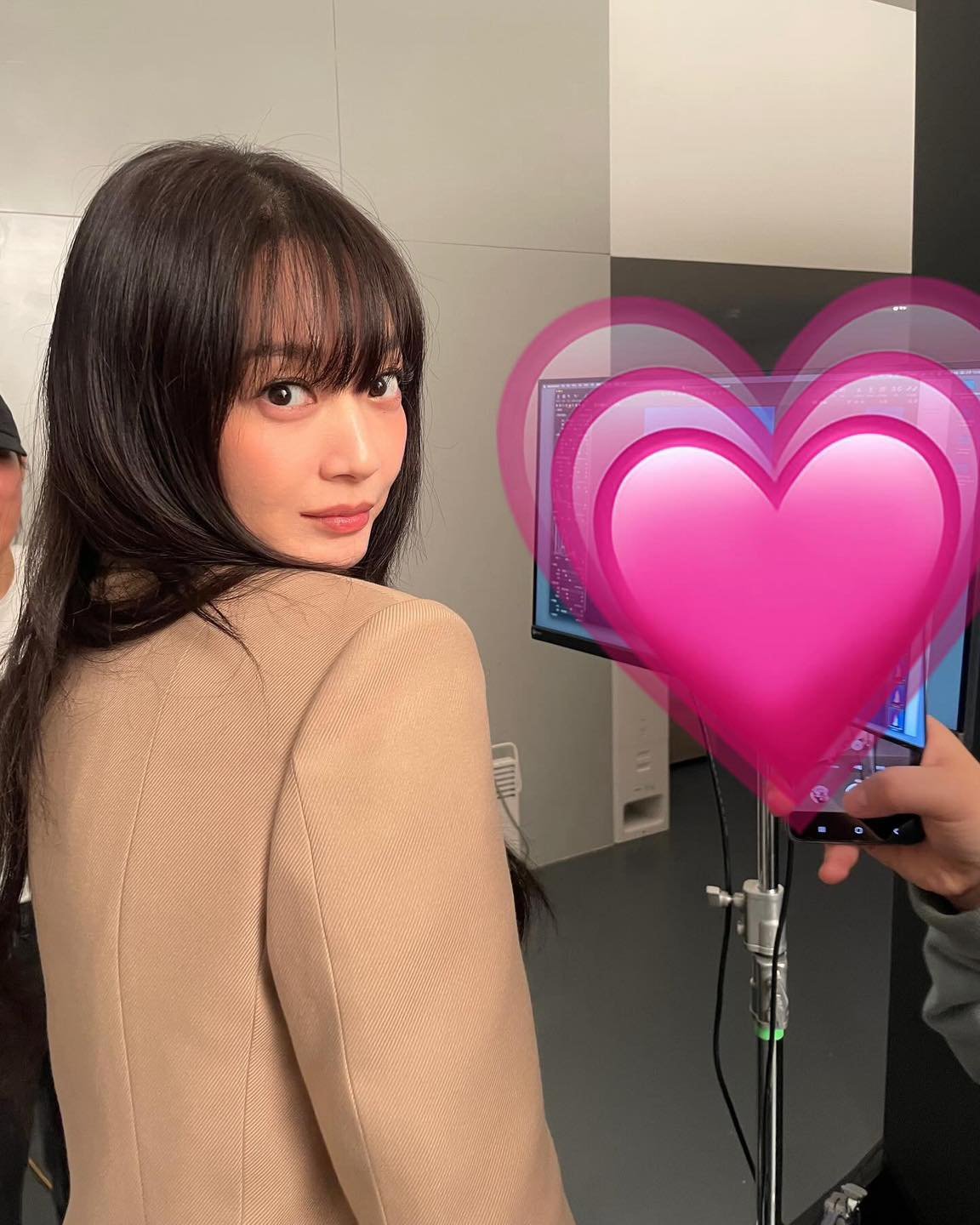 분위기 더해주는 풀뱅🖤✨신민아 이미지