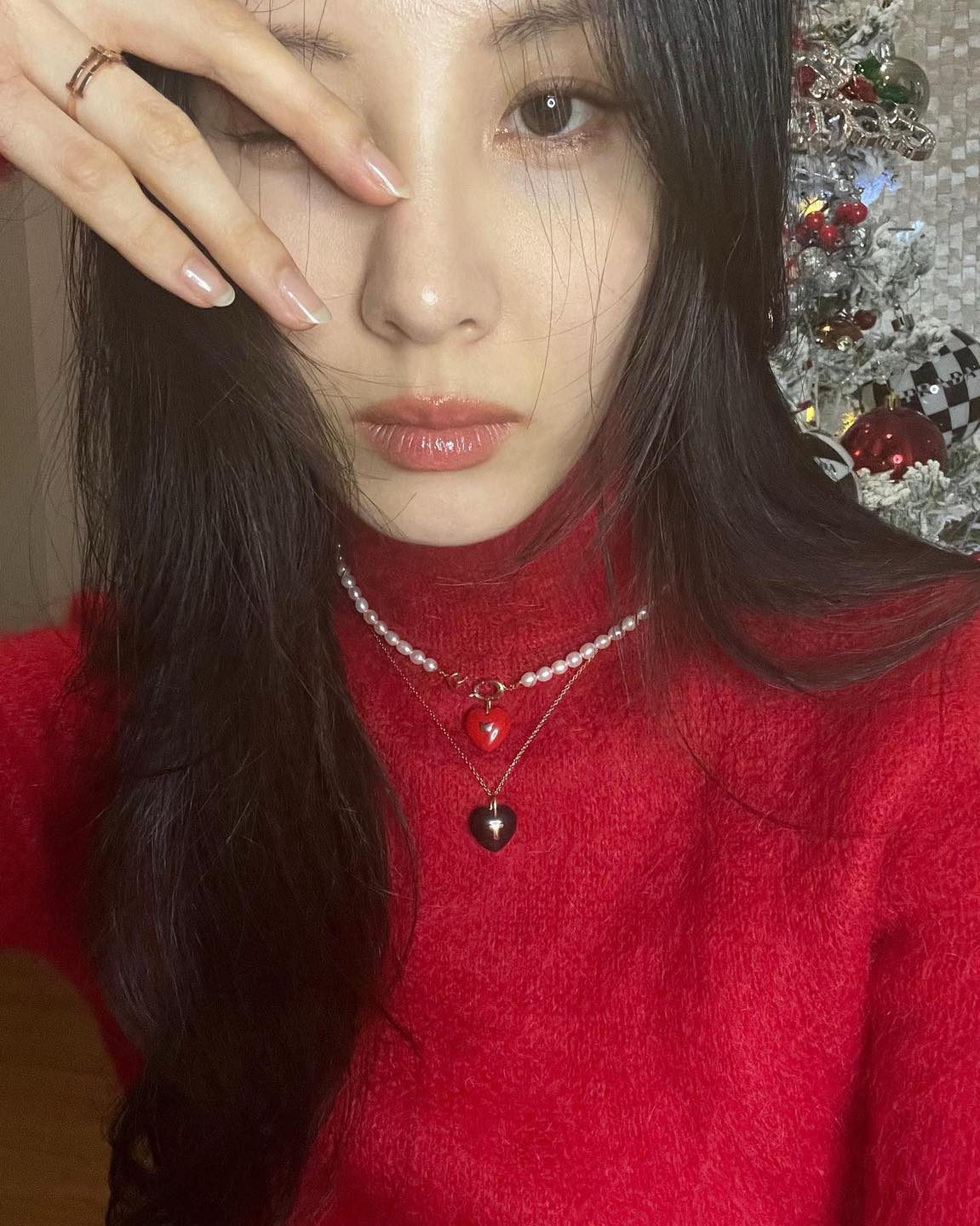 목폴라에는 목걸이 포인트📿🖤 이미지