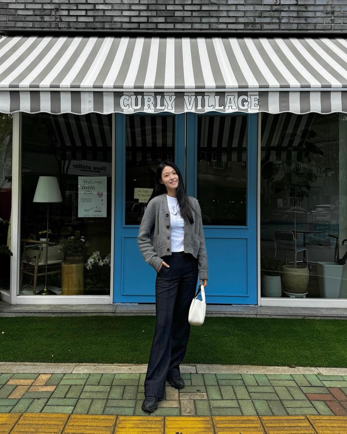차분한 시크 무드🩶회색 가디건 이미지