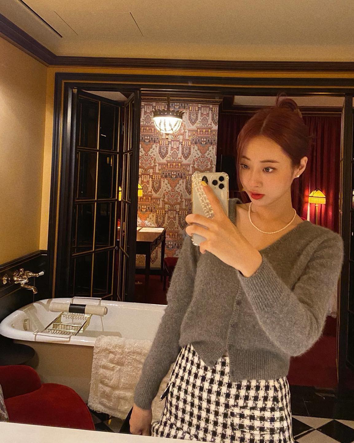 차분한 시크 무드🩶회색 가디건 이미지