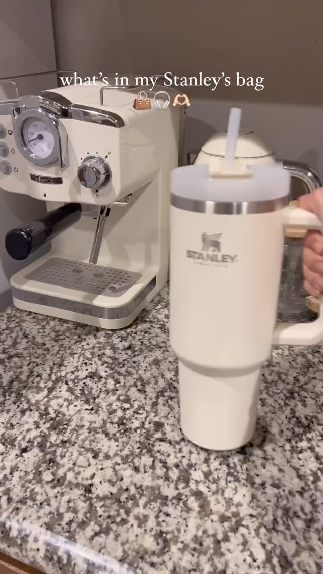 스탠리 텀블러에 귀여운 가방 장착🥤🤍 수납력 무슨 일이야 @갖고싶어😍 이미지