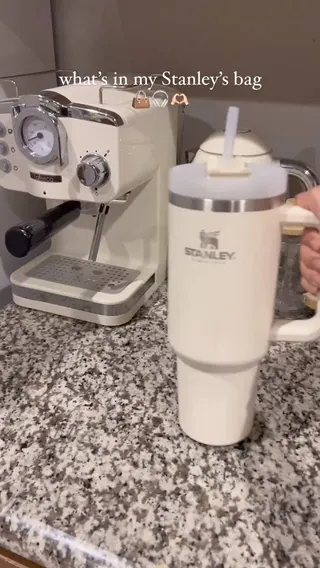 스탠리 텀블러에 귀여운 가방 장착🥤🤍 수납력 무슨 일이야 @갖고싶어😍 이미지