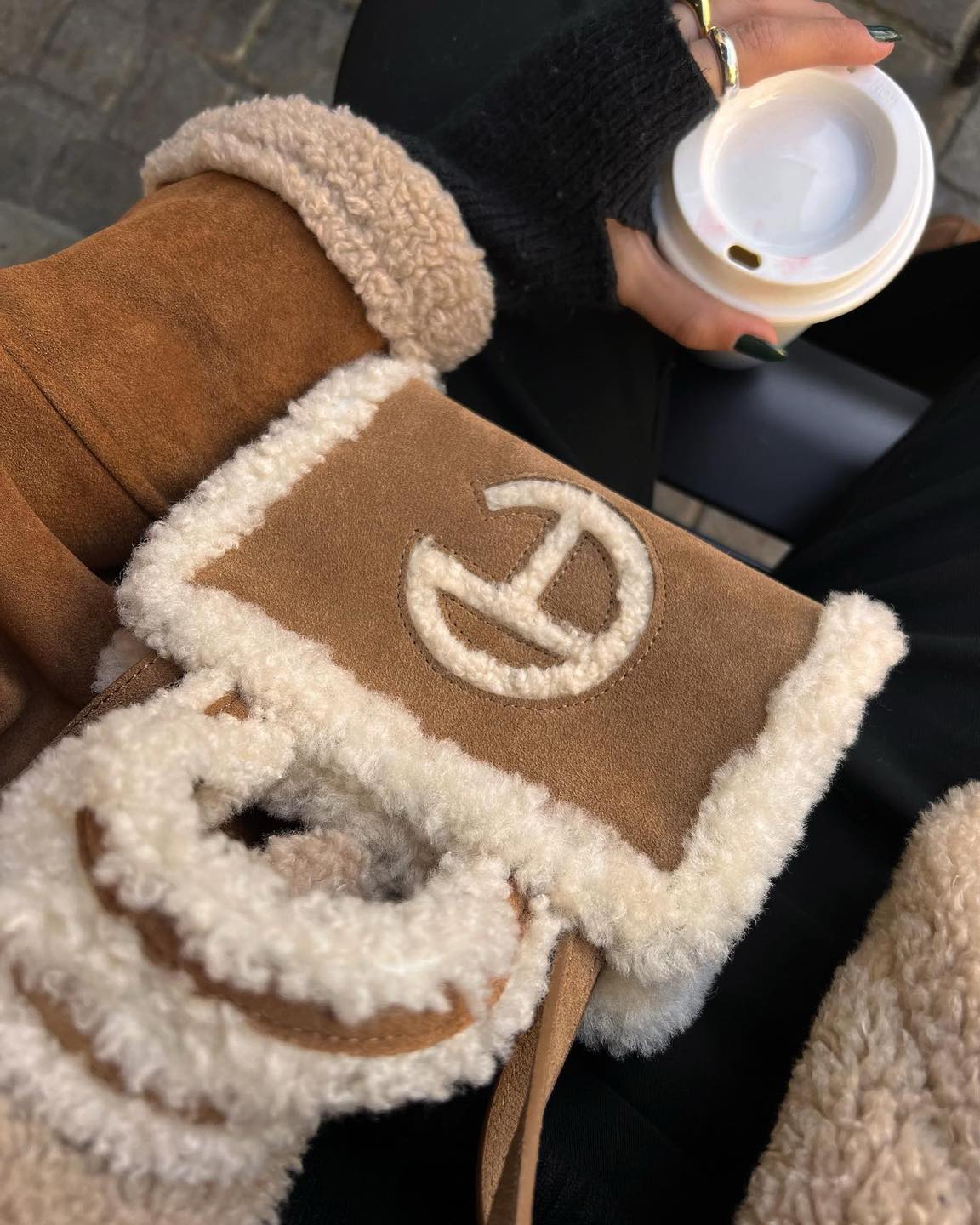겨울엔 어그X텔파 미니백🤎☁️ 이미지