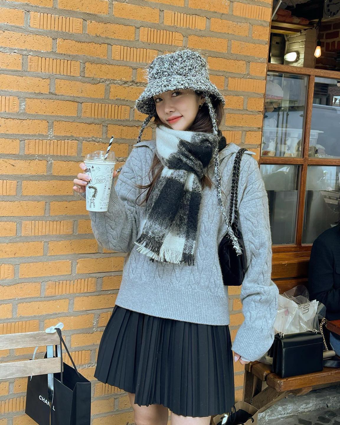 케이블니트에 스커트는 옳아요💯 이미지1