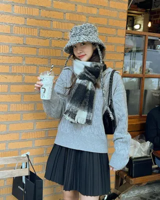 케이블니트에 스커트는 옳아요💯 이미지