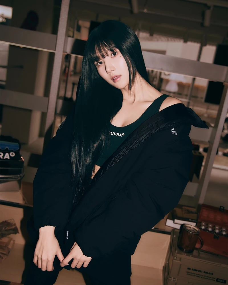 스트릿 여신🤍🖤권은비 겨울패션
수프라👑한남 플래그십 스토어에서 다시 만난 권은비💖 #광고
권은비는 수프라의 헤리티지와 스트릿 아웃도어 무드의 아우터와 슈즈를 매치해 힙한 룩을 완성했는데요. 아우터는 숏한 기장감으로 트렌디하면서도 가볍고 우수한 보온성을 갖춰 스트릿한 스타일링에 최적화된 핏을 보여줍니다.
권은비가 착용한 23 겨울 컬렉션의 패딩과 운동화는 지금 무신사와 수프라 공식몰에서 만날 수 있어요. 이미지3