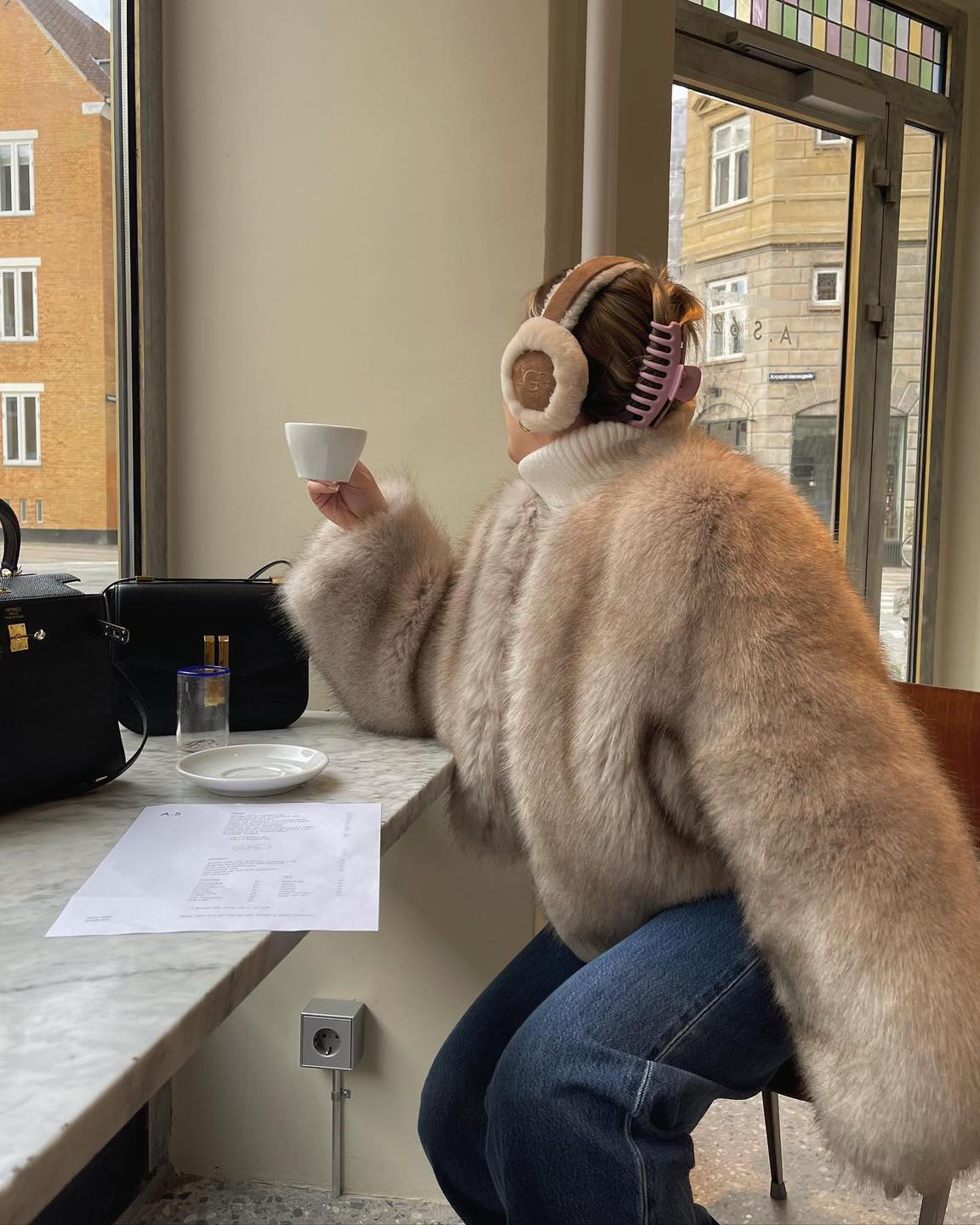 크롭 퍼자켓 + 데님🦁👖이렇게 이미지