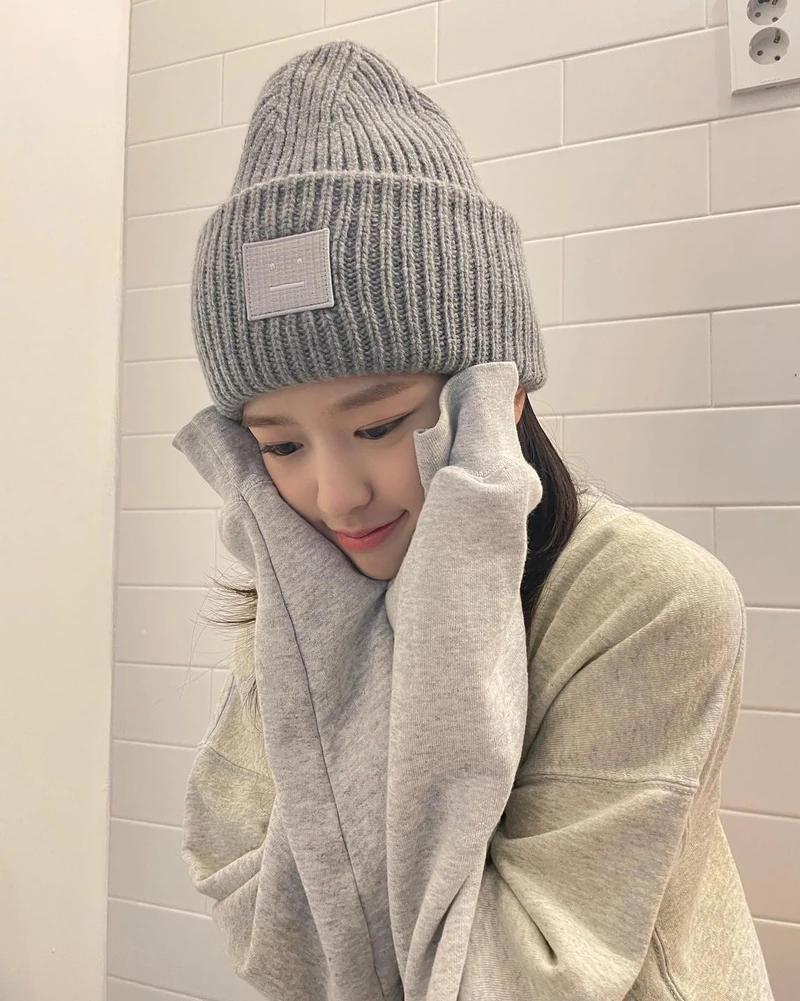 선물로 딱 좋은🎁아크네 비니🤖 이미지2