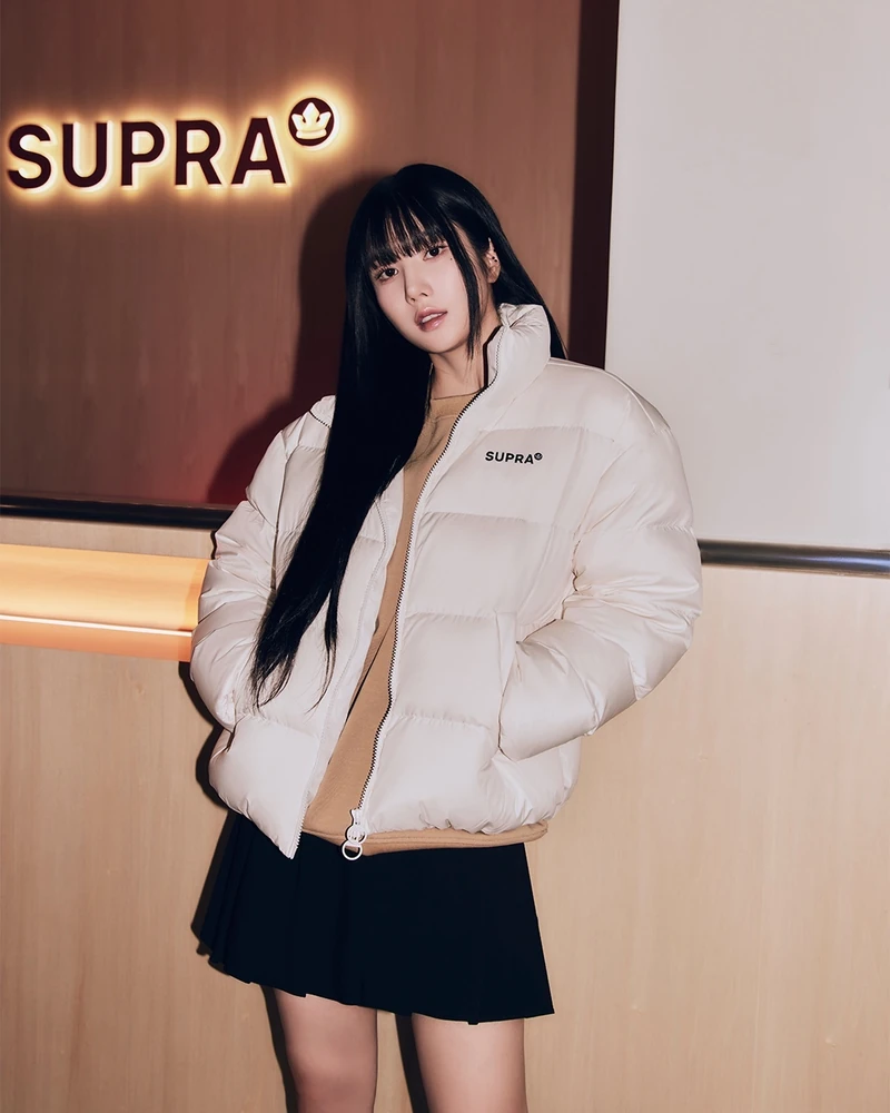 스트릿 여신🤍🖤권은비 겨울패션
수프라👑한남 플래그십 스토어에서 다시 만난 권은비💖 #광고
권은비는 수프라의 헤리티지와 스트릿 아웃도어 무드의 아우터와 슈즈를 매치해 힙한 룩을 완성했는데요. 아우터는 숏한 기장감으로 트렌디하면서도 가볍고 우수한 보온성을 갖춰 스트릿한 스타일링에 최적화된 핏을 보여줍니다.
권은비가 착용한 23 겨울 컬렉션의 패딩과 운동화는 지금 무신사와 수프라 공식몰에서 만날 수 있어요. 이미지1