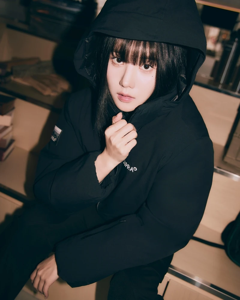 스트릿 여신🤍🖤권은비 겨울패션
수프라👑한남 플래그십 스토어에서 다시 만난 권은비💖 #광고
권은비는 수프라의 헤리티지와 스트릿 아웃도어 무드의 아우터와 슈즈를 매치해 힙한 룩을 완성했는데요. 아우터는 숏한 기장감으로 트렌디하면서도 가볍고 우수한 보온성을 갖춰 스트릿한 스타일링에 최적화된 핏을 보여줍니다.
권은비가 착용한 23 겨울 컬렉션의 패딩과 운동화는 지금 무신사와 수프라 공식몰에서 만날 수 있어요. 이미지9