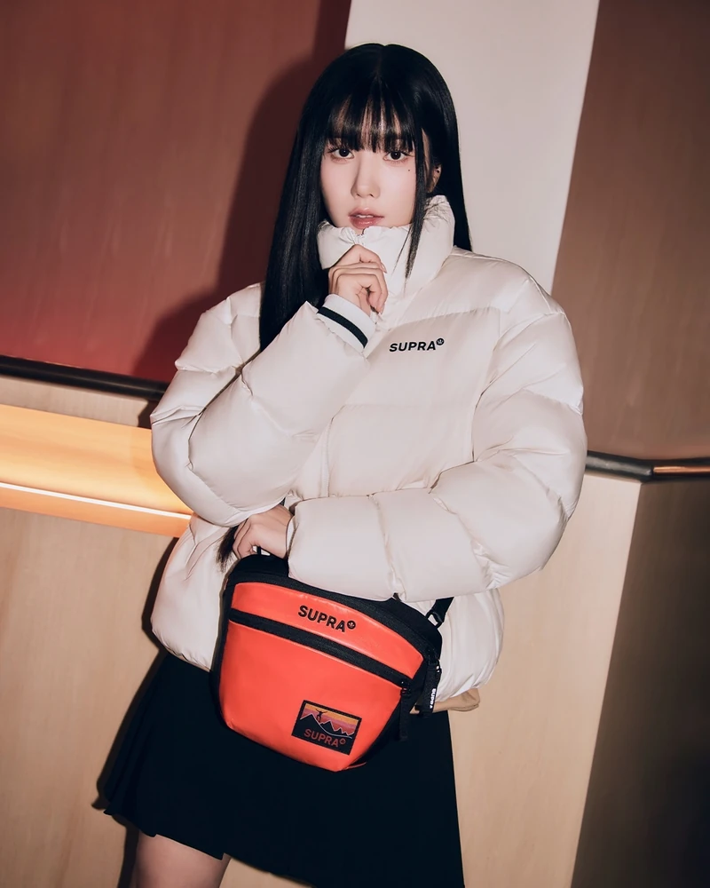 스트릿 여신🤍🖤권은비 겨울패션
수프라👑한남 플래그십 스토어에서 다시 만난 권은비💖 #광고
권은비는 수프라의 헤리티지와 스트릿 아웃도어 무드의 아우터와 슈즈를 매치해 힙한 룩을 완성했는데요. 아우터는 숏한 기장감으로 트렌디하면서도 가볍고 우수한 보온성을 갖춰 스트릿한 스타일링에 최적화된 핏을 보여줍니다.
권은비가 착용한 23 겨울 컬렉션의 패딩과 운동화는 지금 무신사와 수프라 공식몰에서 만날 수 있어요. 이미지8