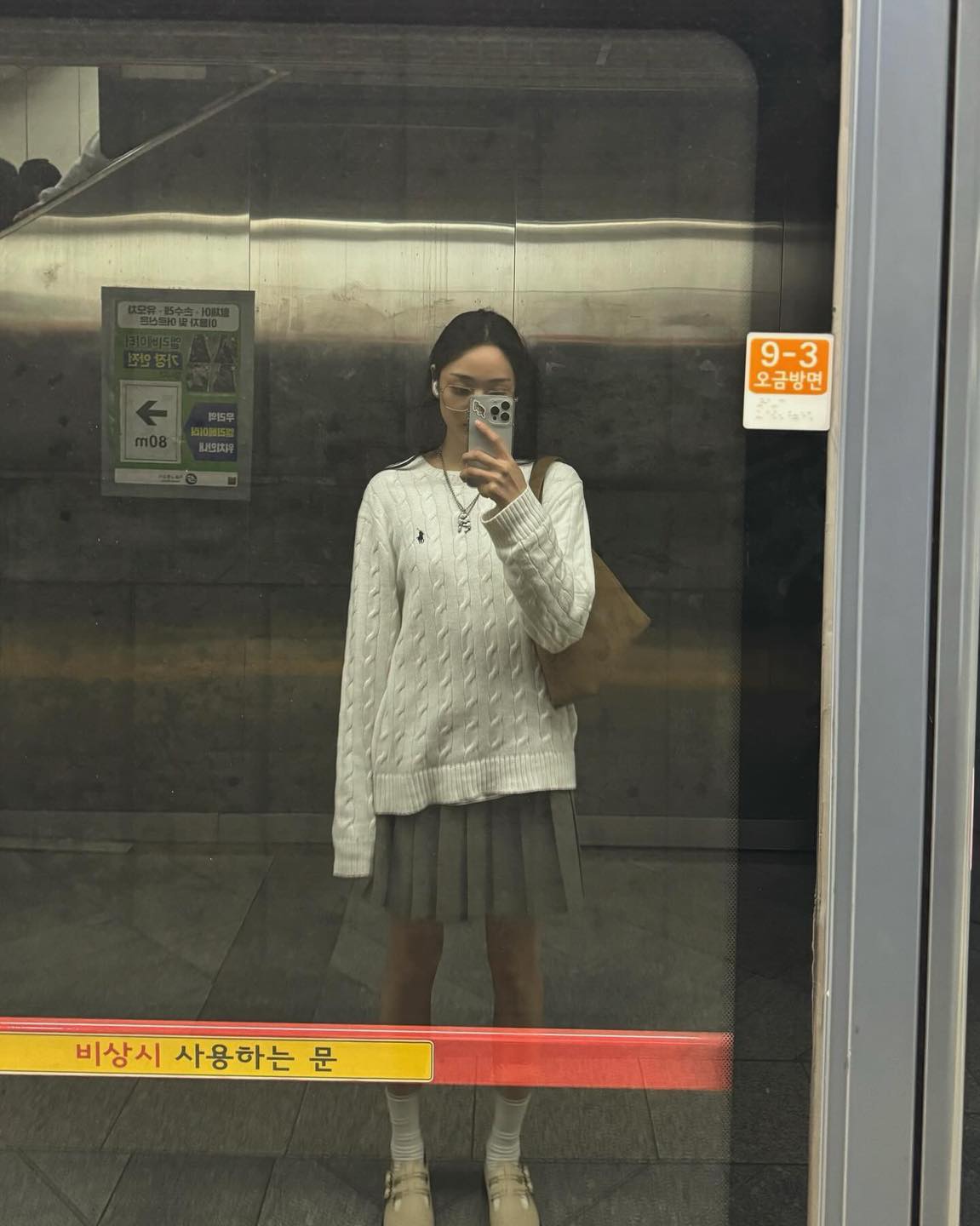 케이블니트에 스커트는 옳아요💯 이미지5