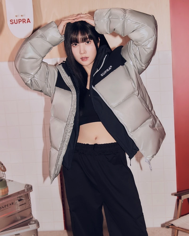 스트릿 여신🤍🖤권은비 겨울패션
수프라👑한남 플래그십 스토어에서 다시 만난 권은비💖 #광고
권은비는 수프라의 헤리티지와 스트릿 아웃도어 무드의 아우터와 슈즈를 매치해 힙한 룩을 완성했는데요. 아우터는 숏한 기장감으로 트렌디하면서도 가볍고 우수한 보온성을 갖춰 스트릿한 스타일링에 최적화된 핏을 보여줍니다.
권은비가 착용한 23 겨울 컬렉션의 패딩과 운동화는 지금 무신사와 수프라 공식몰에서 만날 수 있어요. 이미지4