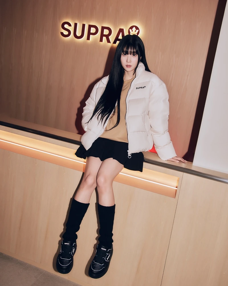 스트릿 여신🤍🖤권은비 겨울패션
수프라👑한남 플래그십 스토어에서 다시 만난 권은비💖 #광고
권은비는 수프라의 헤리티지와 스트릿 아웃도어 무드의 아우터와 슈즈를 매치해 힙한 룩을 완성했는데요. 아우터는 숏한 기장감으로 트렌디하면서도 가볍고 우수한 보온성을 갖춰 스트릿한 스타일링에 최적화된 핏을 보여줍니다.
권은비가 착용한 23 겨울 컬렉션의 패딩과 운동화는 지금 무신사와 수프라 공식몰에서 만날 수 있어요. 이미지7
