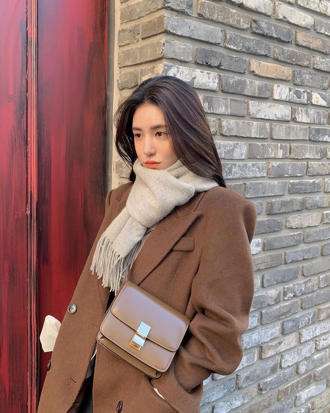 브라운 롱코트의 포근한 감성🤎 이미지