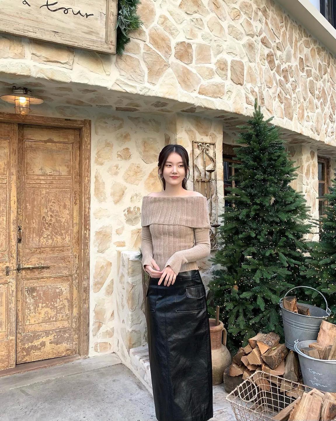 겨울에도 운동해야 하는 이유🩶
직각 어깨&쇄골라인 뽐낼 오프숄더 니트❤️‍🔥올 연말에@입자🤍 이미지7