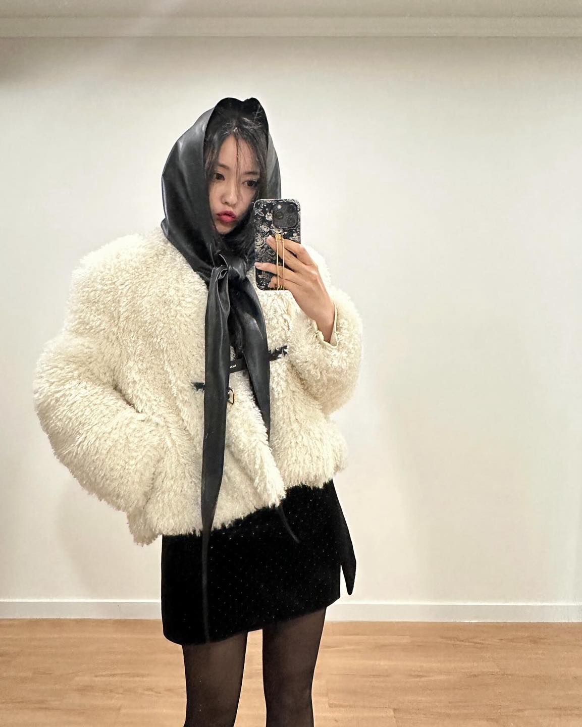 추울 땐 따뜻한 퍼자켓 필수🤎🤍
밝은 컬러 초이스로 포근하게☁️겨울룩에 시크 더해줄 아우터💫 이미지