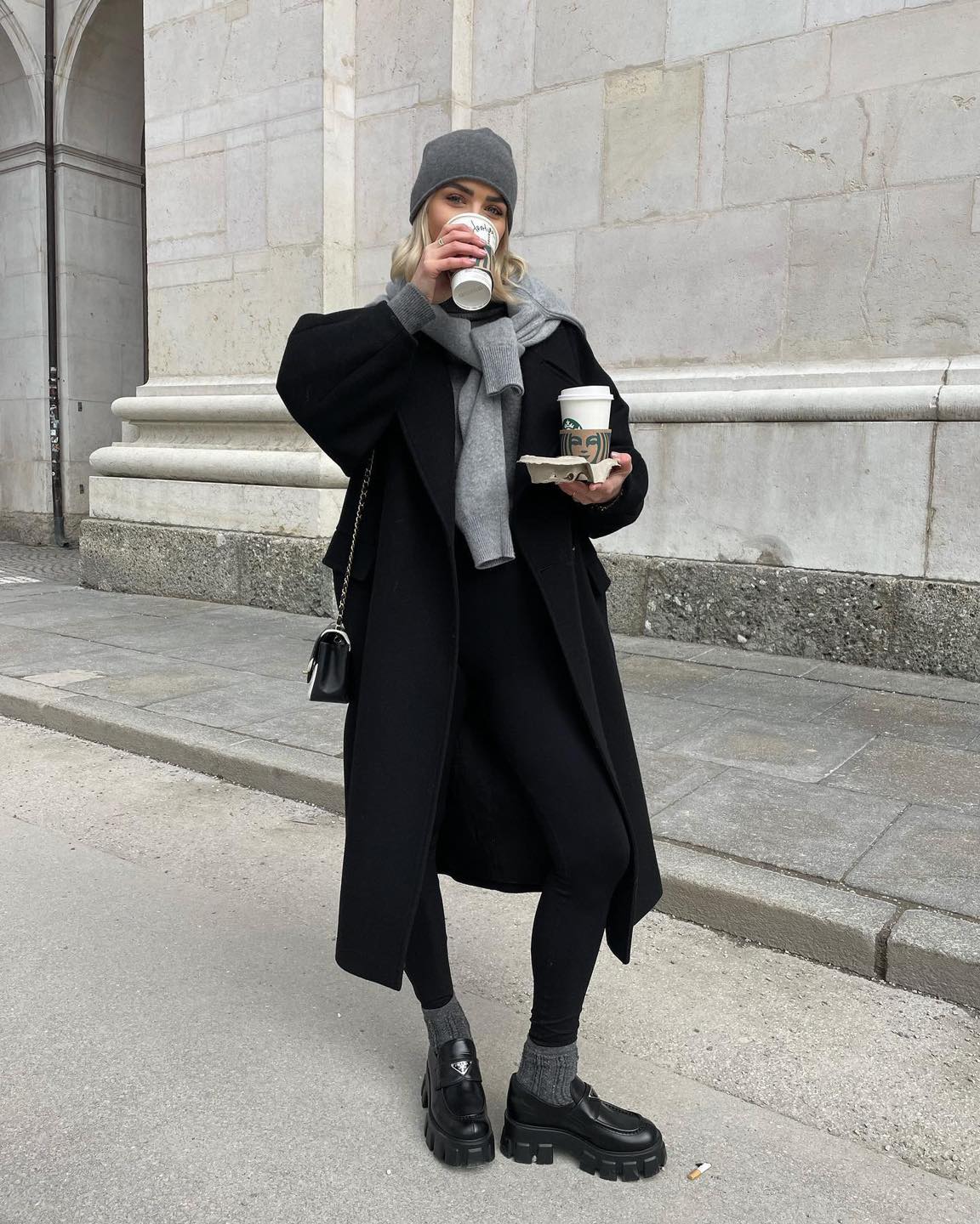 천년 만년 클래식🖤👞프라다로퍼 이미지