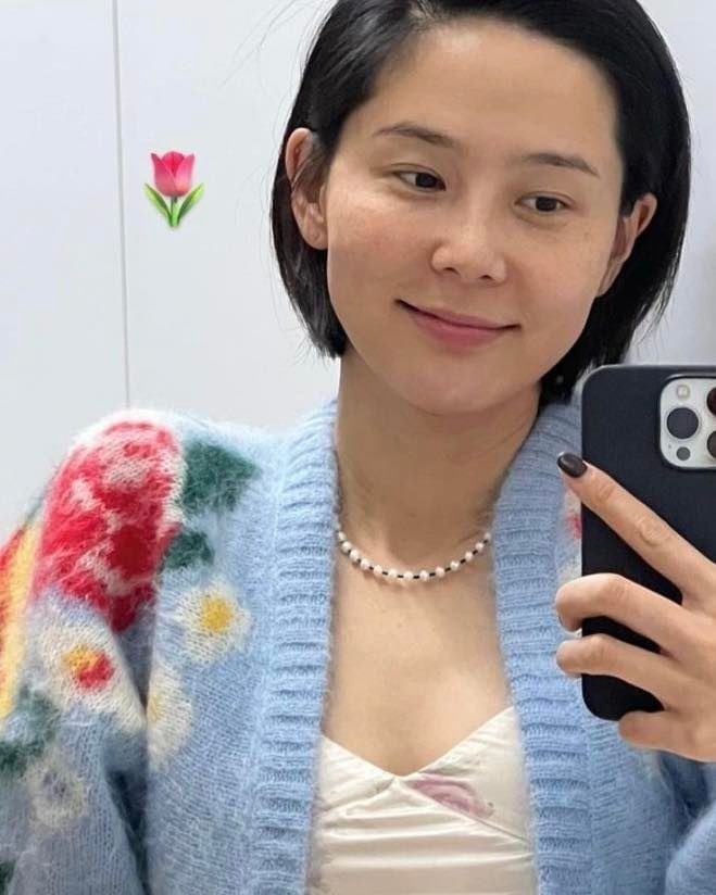 뮤뮤 가디건으로 감성 더하기🩵❤️ 이미지