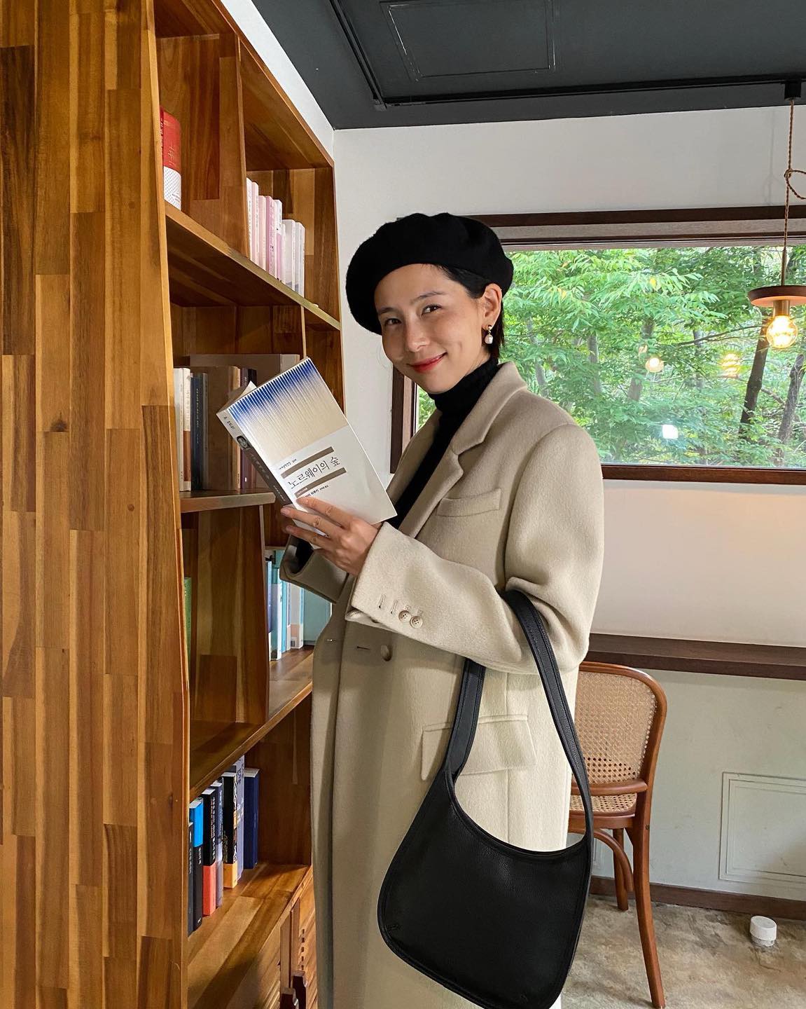 겨울엔 밝은 코트로 화사하게💛🤍 이미지