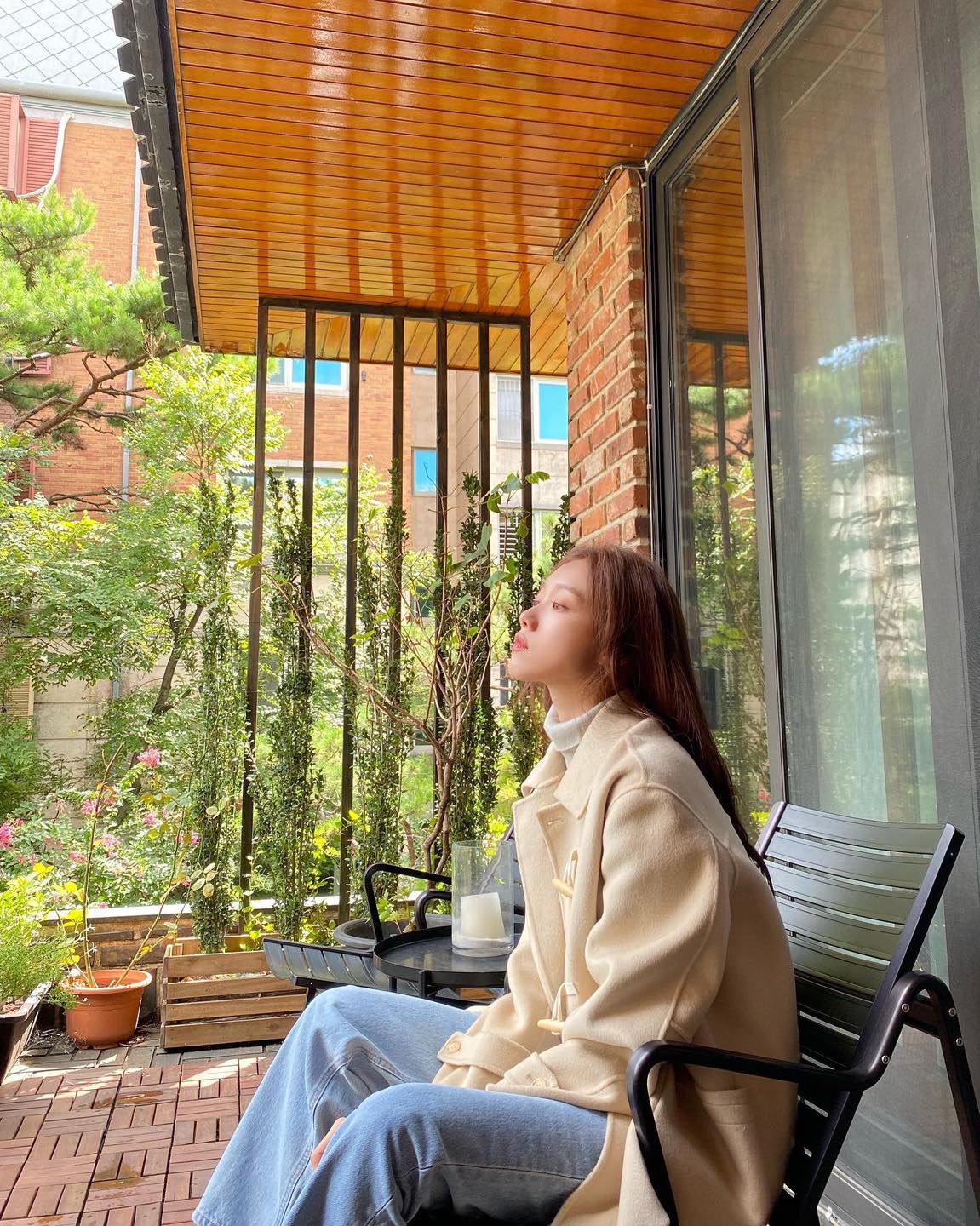 겨울엔 밝은 코트로 화사하게💛🤍 이미지