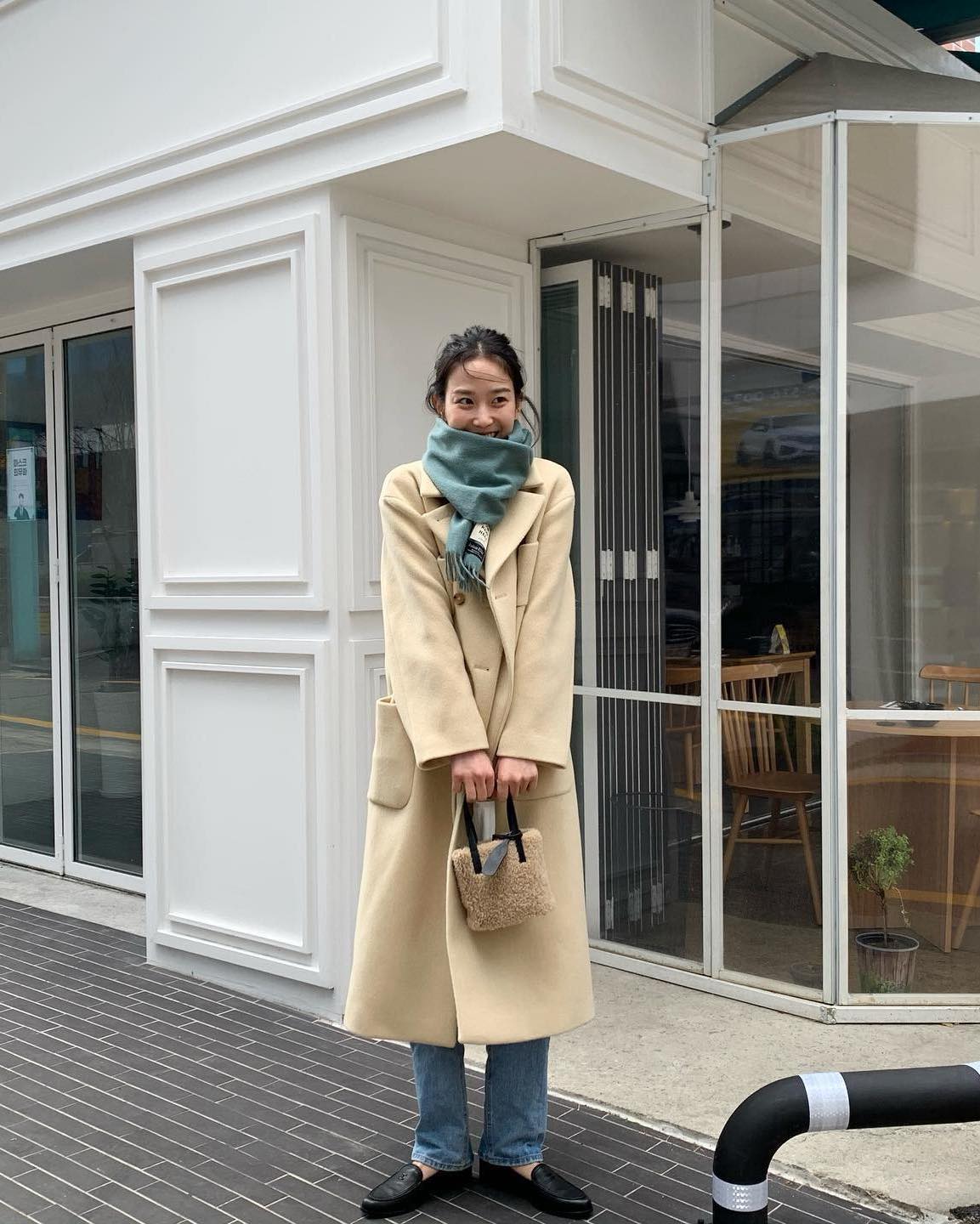 겨울엔 밝은 코트로 화사하게💛🤍 이미지