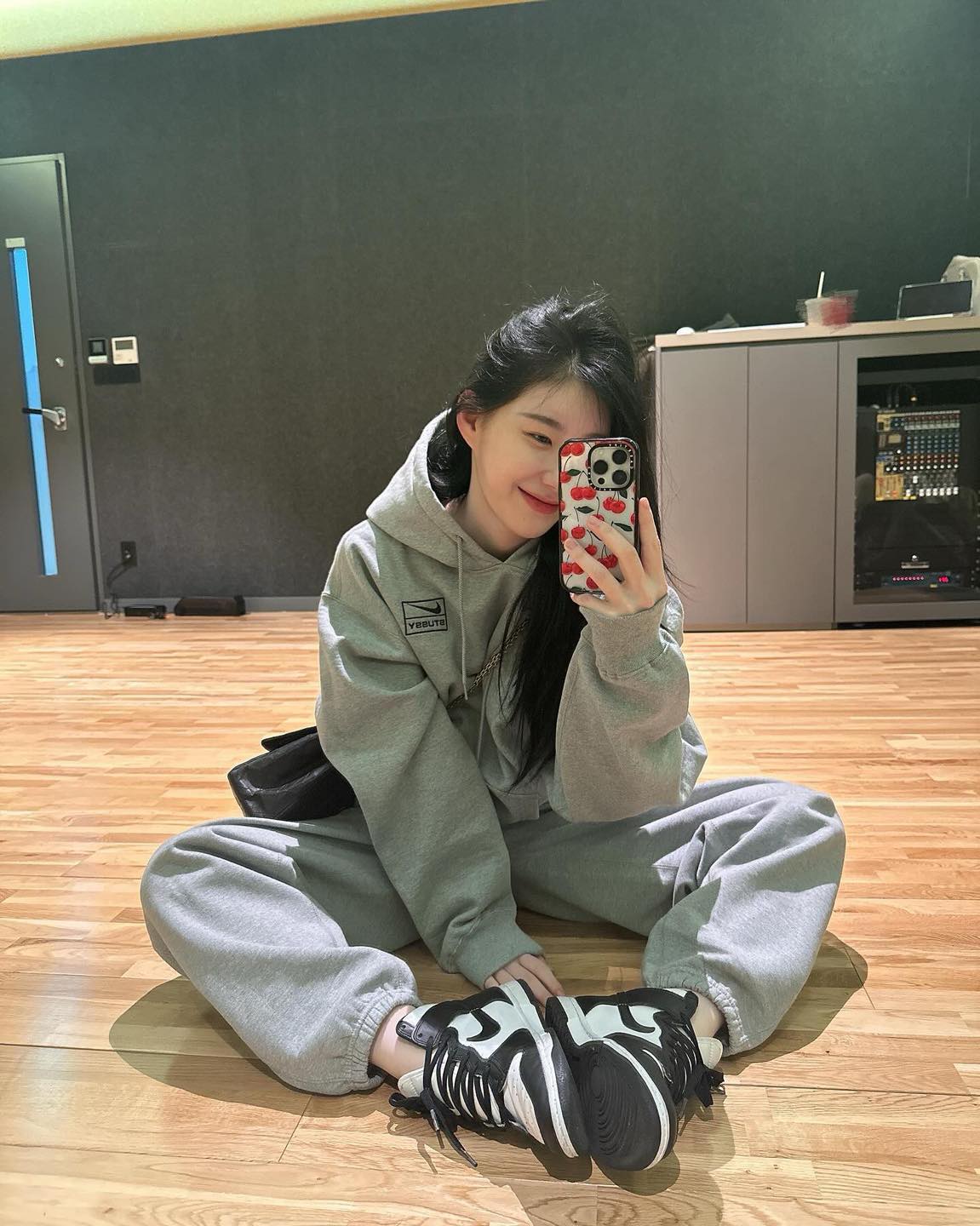 브랜드 로고 후드 추천 리스트📝
오버핏으로 입으면 더 이쁜 후드티🩶여러분의 선택은?☑️
1 + 2. 나이키 x 스투시
3 + 4. 스투시
5 + 6. 슈프림
7 + 8. 챔피온
9 + 10. GAP 이미지2