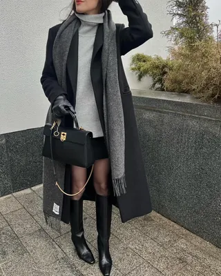 롱코트랑 찰떡인 목도리 걸치기🧣
목도리 두르기 귀찮을 때 롱코트 위에 무심하게 걸쳐줘요🖤🩶 이미지