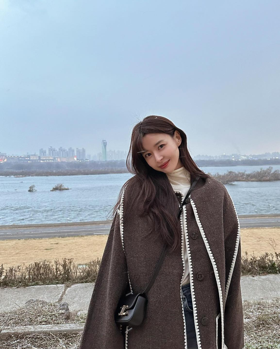 권나라,심소영 픽👍🤎토템 자켓
고급진 스티치와 여유로운 실루엣🖤시크템 요즘 유행이래🔥 이미지