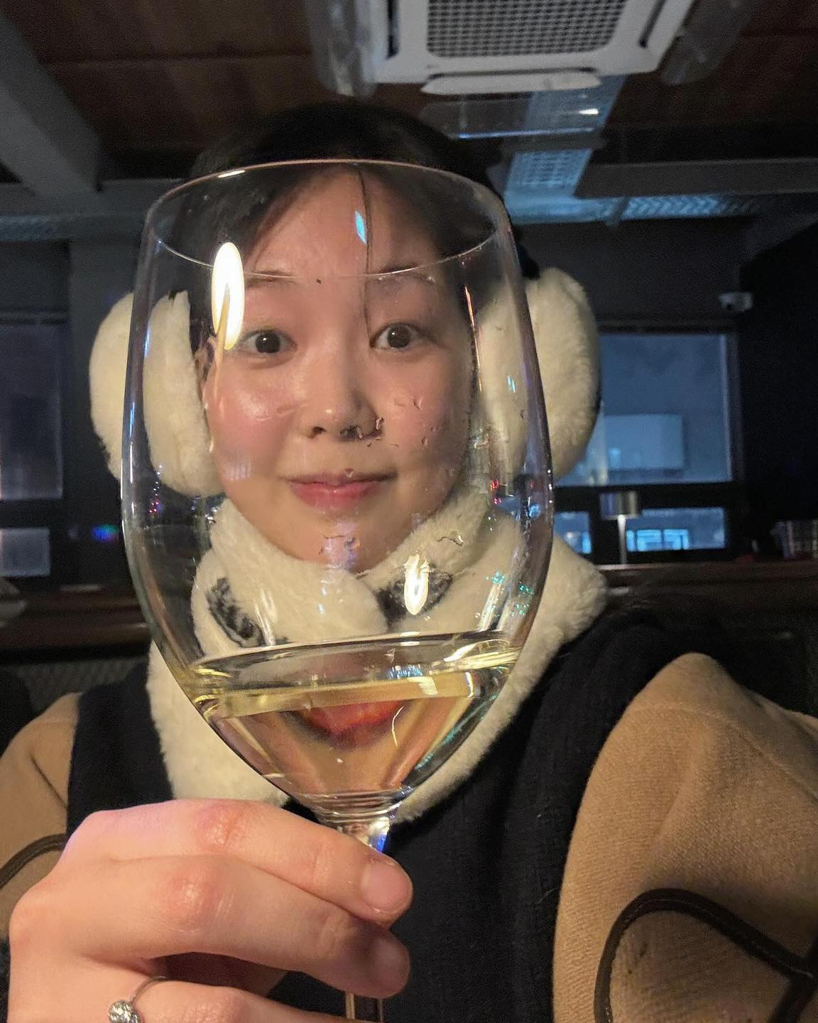 연말에 잔든건 포즈 필수잖아🍷📸 이미지