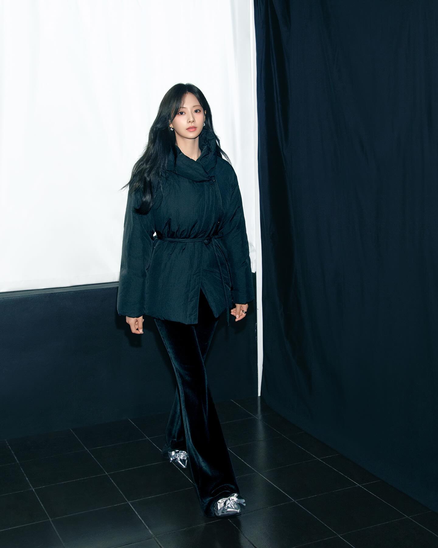 겨울에 만난 ZOOC x 쯔위🤍🖤
여신 쯔위 겨울 코디🕵🏻‍♀️❄️주크 23FW 룩북 @따라해 #광고 이미지7