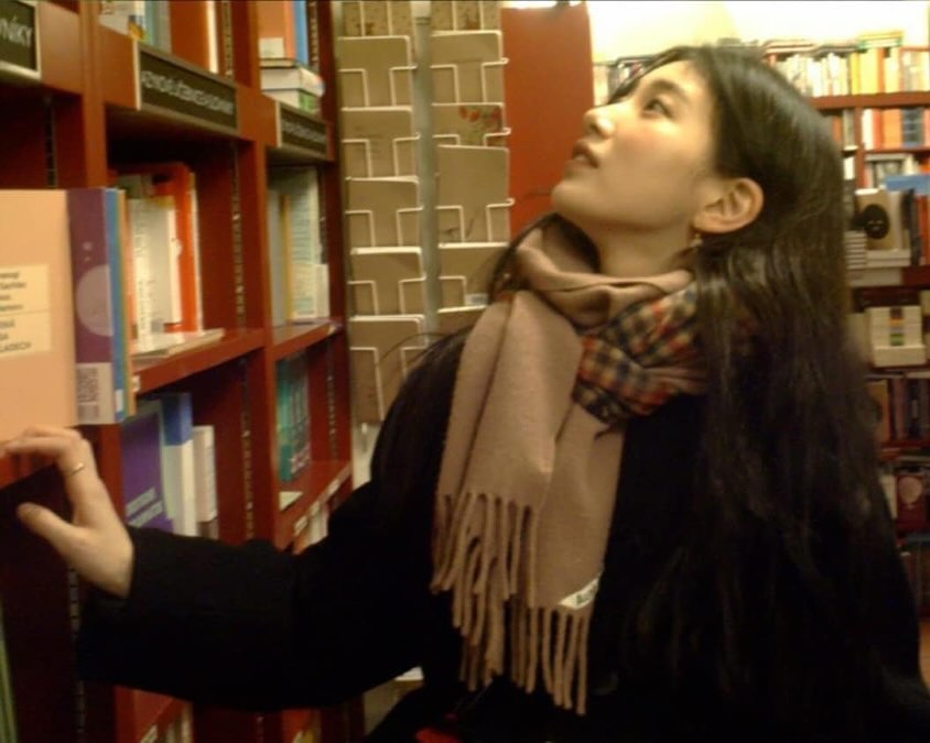 낭만 가득💙🖤수지 프라하여행 이미지2