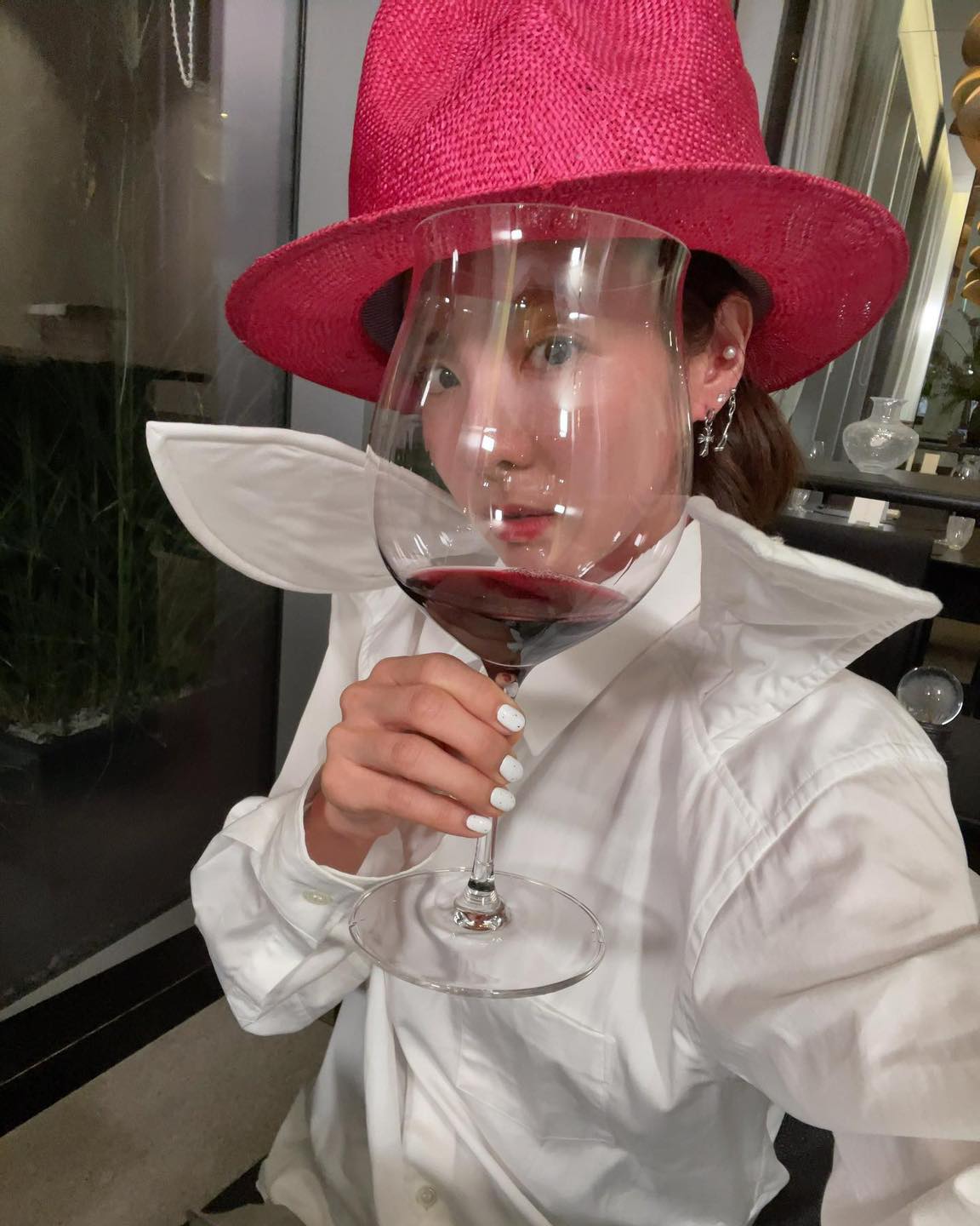 연말에 잔든건 포즈 필수잖아🍷📸 이미지