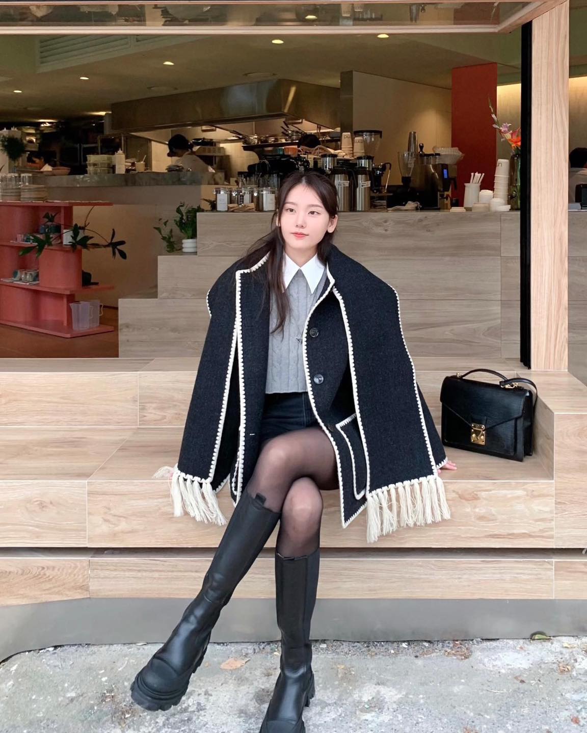 권나라,심소영 픽👍🤎토템 자켓
고급진 스티치와 여유로운 실루엣🖤시크템 요즘 유행이래🔥 이미지