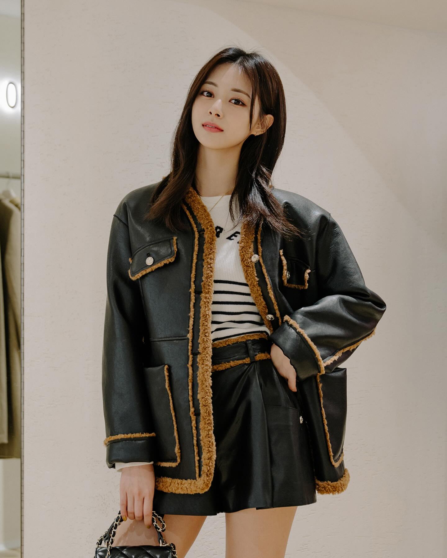 겨울에 만난 ZOOC x 쯔위🤍🖤
여신 쯔위 겨울 코디🕵🏻‍♀️❄️주크 23FW 룩북 @따라해 #광고 이미지2