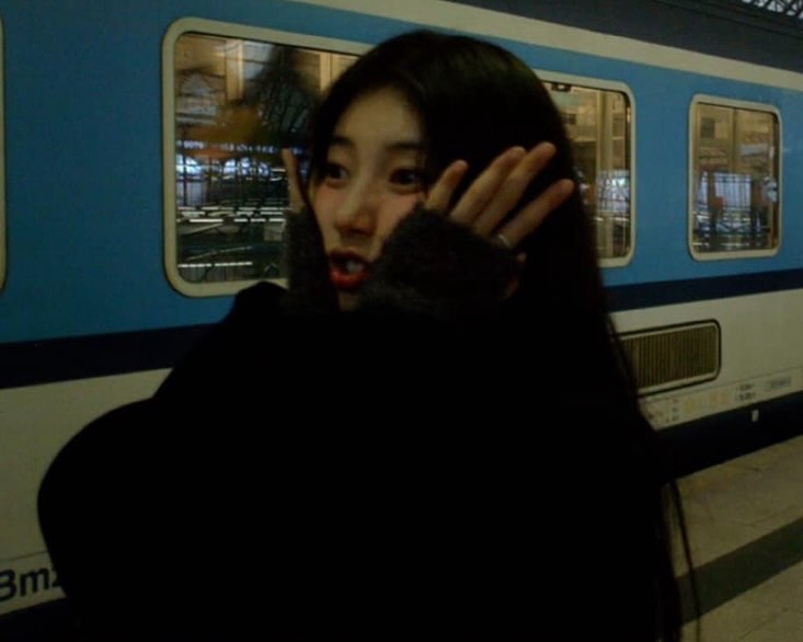 낭만 가득💙🖤수지 프라하여행 이미지4