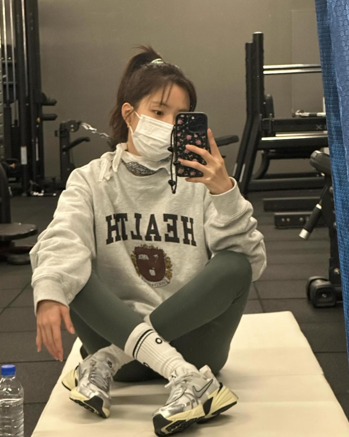 셀럽들도 운동할 때 즐겨 신는 나이키 V2K 런 서밋☑️🩶코디하기 좋은 실버컬러 @갖고싶어🛍️ 이미지
